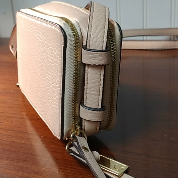 GILI Small Crossbody - Picture 3 of 8